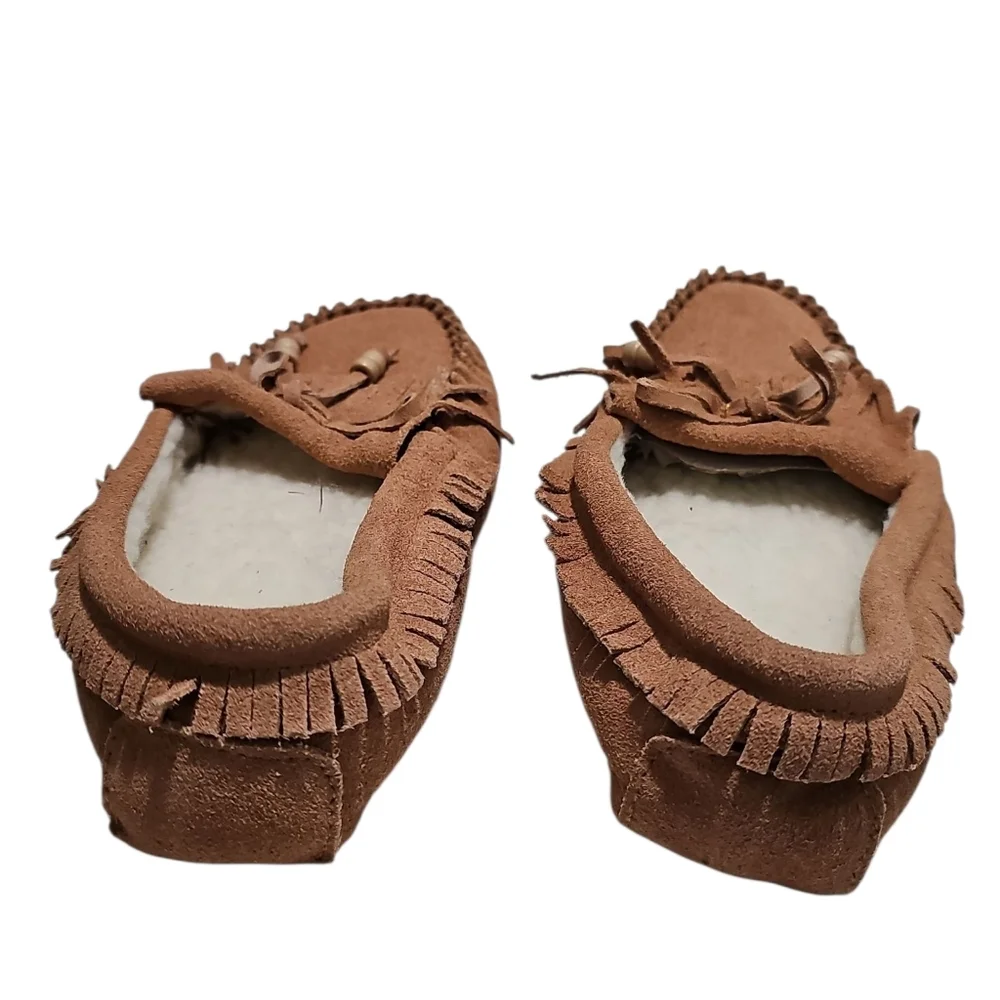 Women’s Brown Suede Moccasin Slippers Size 6 Faux Shearling Lined Cozy Fringe - Picture 6 of 7
